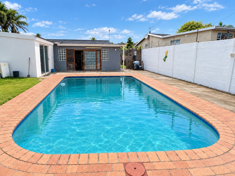 5 Bedroom Property for Sale in Morningside Eastern Cape